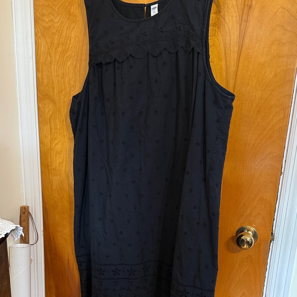Old Navy Black Sleeveless Midi Dress